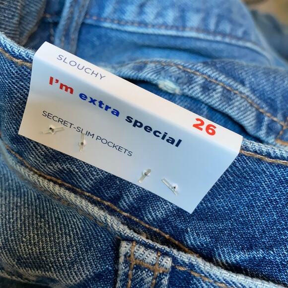 Old Navy light wash High Waisted Slouchy Straight Cutoff Jean Shorts - Picture 6 of 10